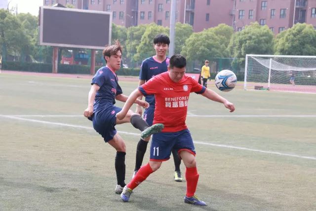 吕迪格晒出受伤后自拍：没被杀死会让你变得更强壮