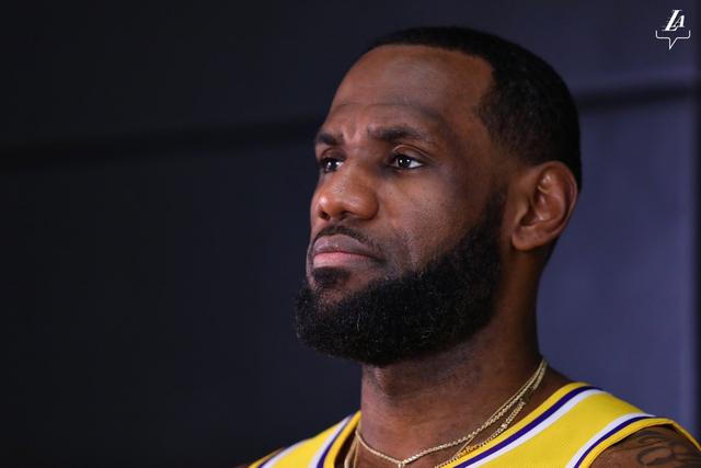 高尔夫球重庆女子公开赛：泰国球手纳塔克里塔逆转夺冠